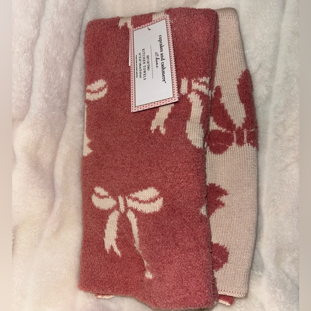 Bow Towels in Pink and Cream by Cupcakes and Cashmere
